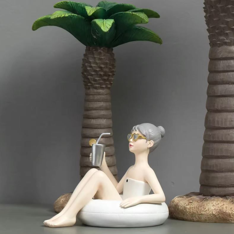 Mädchen im Schwimmring weiß