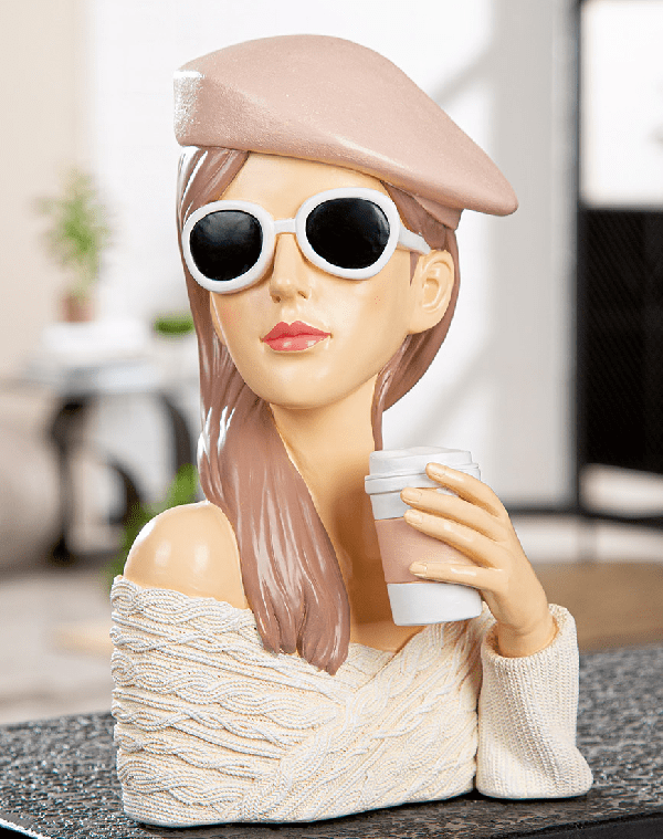 Kaffee-Lady mit Mütze Kaffee-Lady mit Mütze