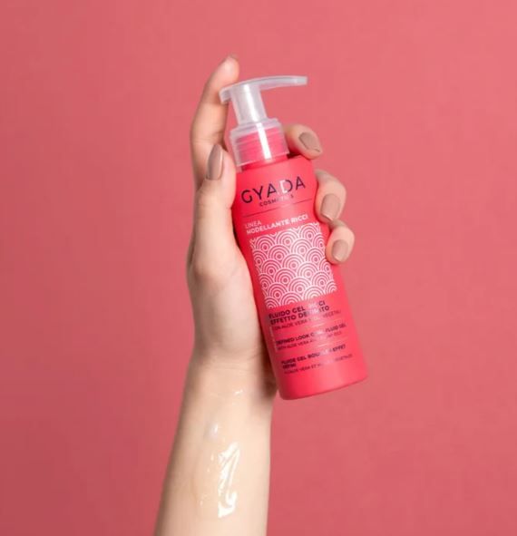 Modellierendes Locken-Gel für definierte Locken