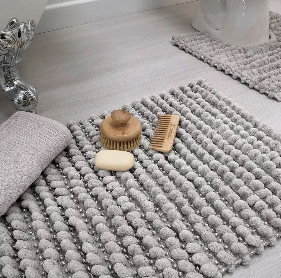 Fluffige, weiche Bommel-Badematte