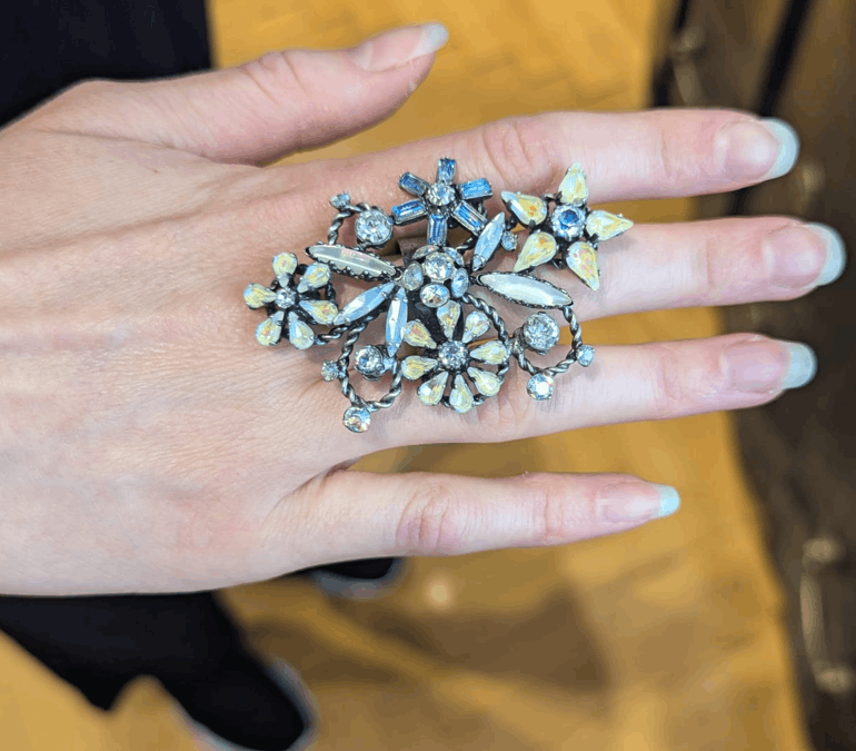 Twisted Blossom Ring white Twisted Blossom Ring white