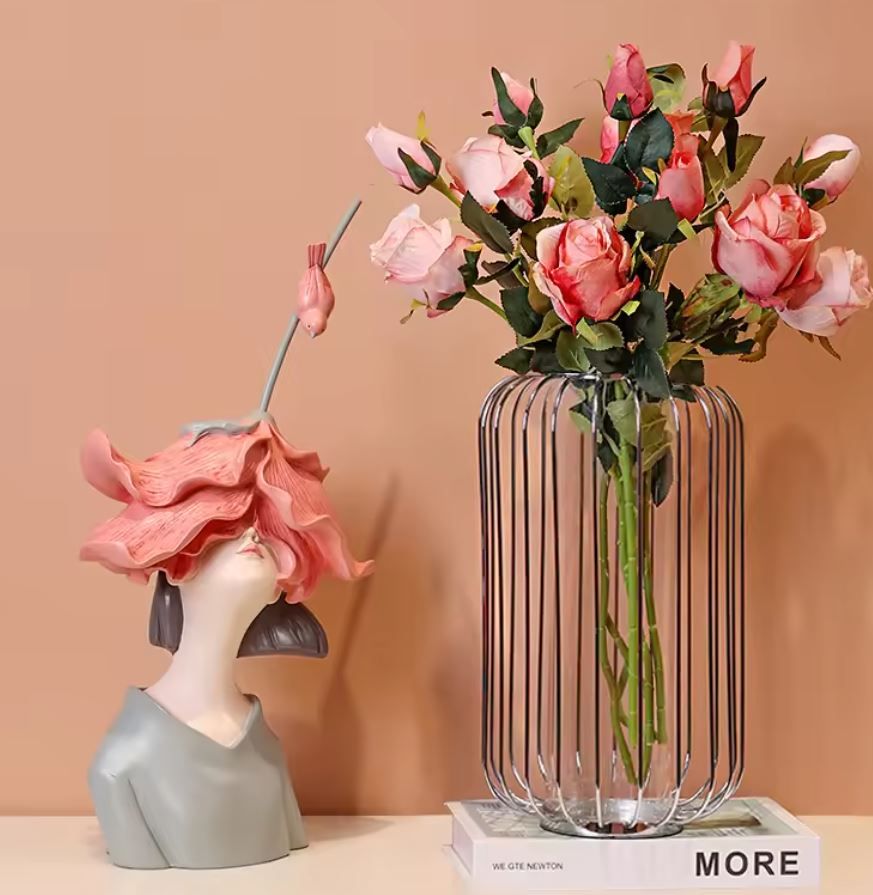 Mädchen mit Blütenkopf