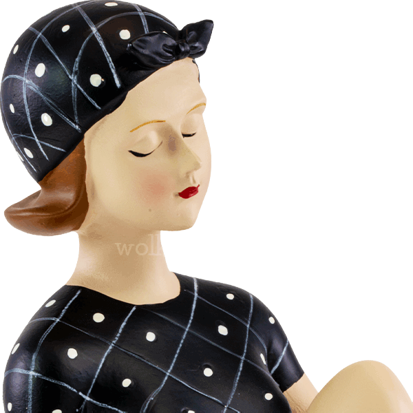 Pinup sitzend blau-kariert