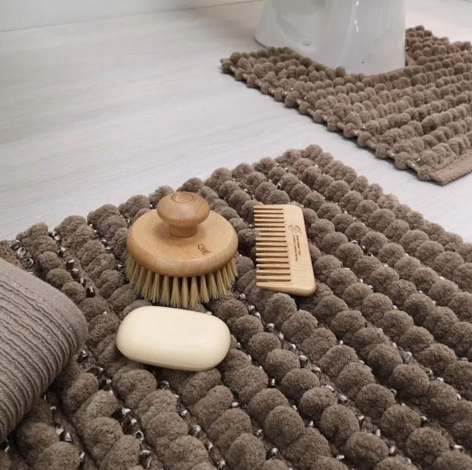 Fluffige, weiche Bommel-Badematte